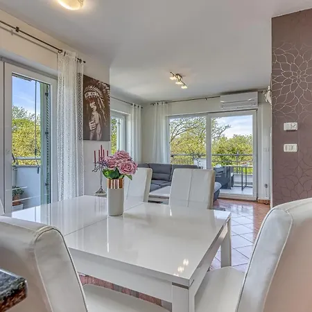 App Mariella 150m From The Sea - Happy *
